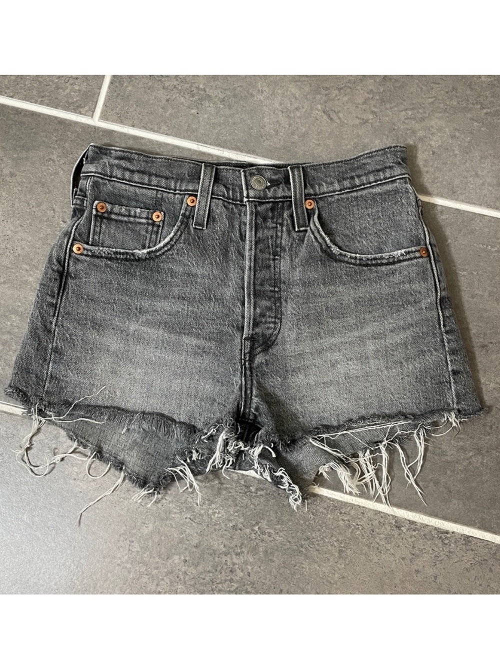 Levi’s 501® ORIGINAL FIT HIGH‎ RISE JEAN SHORTS size 24